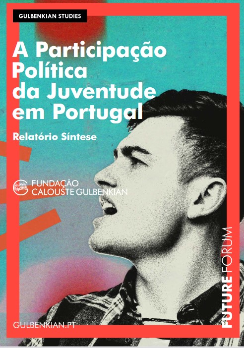 Um jovem a falar e o lettering «A participação política da juventude em Portugal: relatório síntese»